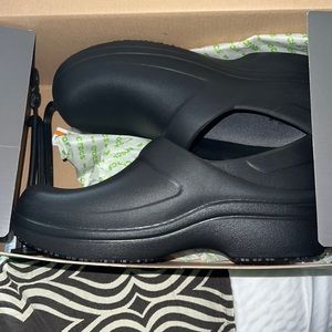 I stopped working, only wore once.. womens size 9. Original price $49.99